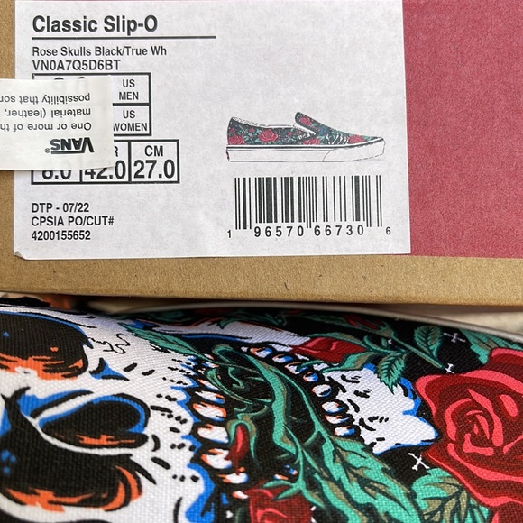 Vans WMNS Classic Slip-0n
Rose Skulls Black/True White 
VN0A7Q5D6BT
Sneakers - Picture 16 of 16
